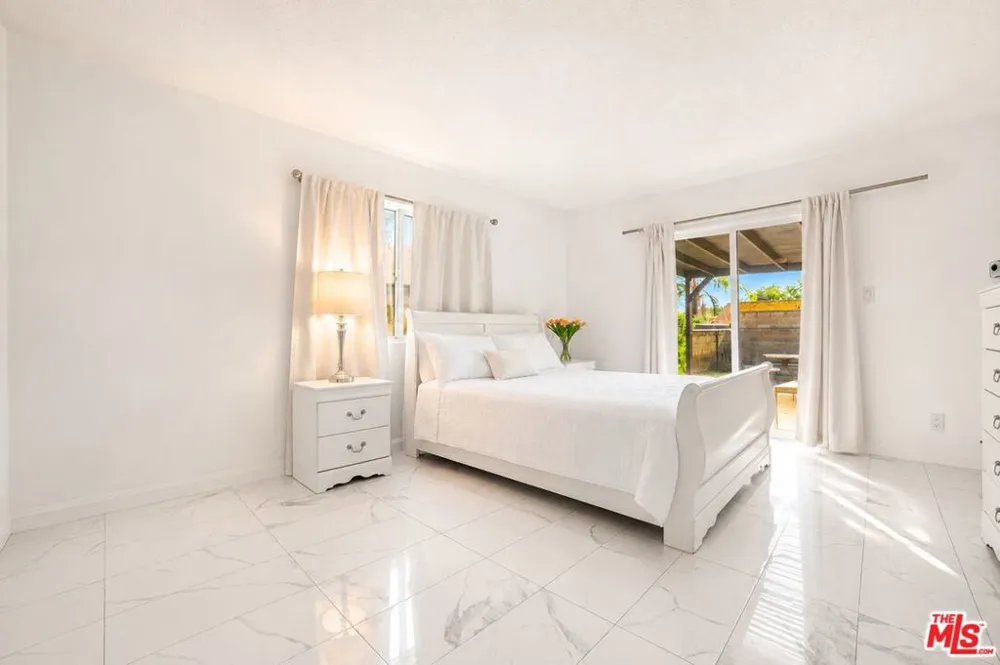 9935 Zitto Lane Los Angeles, CA 91042