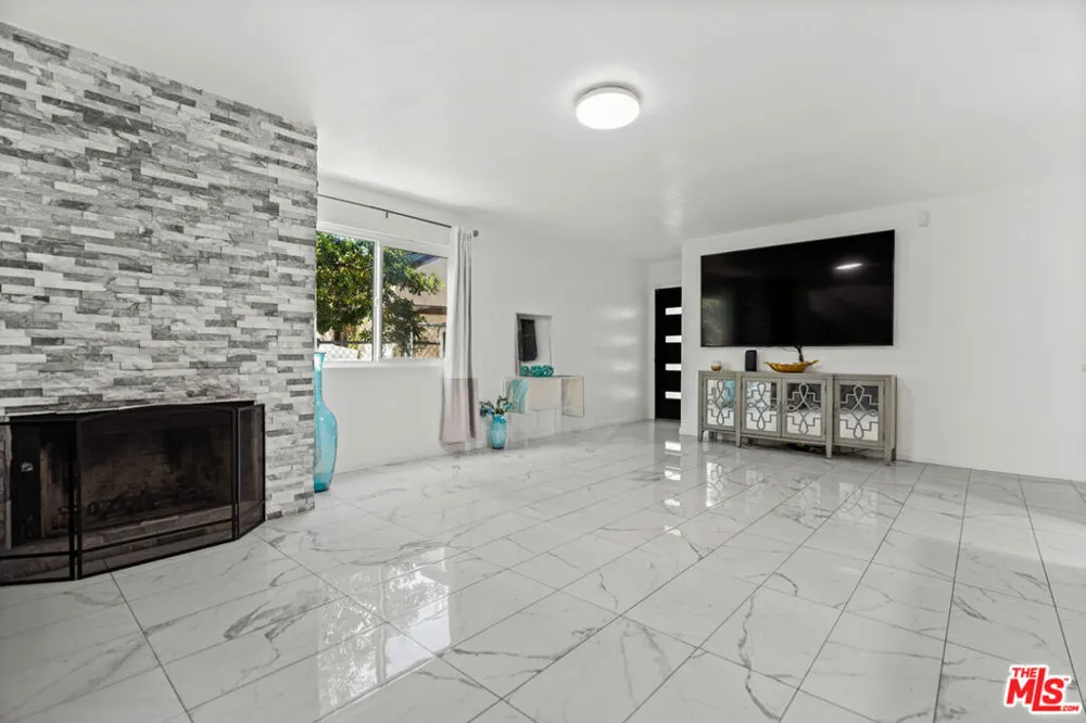 9935 Zitto Lane Los Angeles, CA 91042