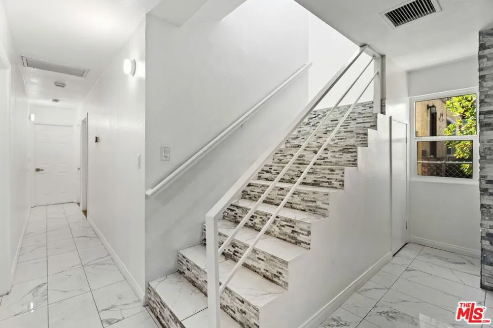 9935 Zitto Lane Los Angeles, CA 91042