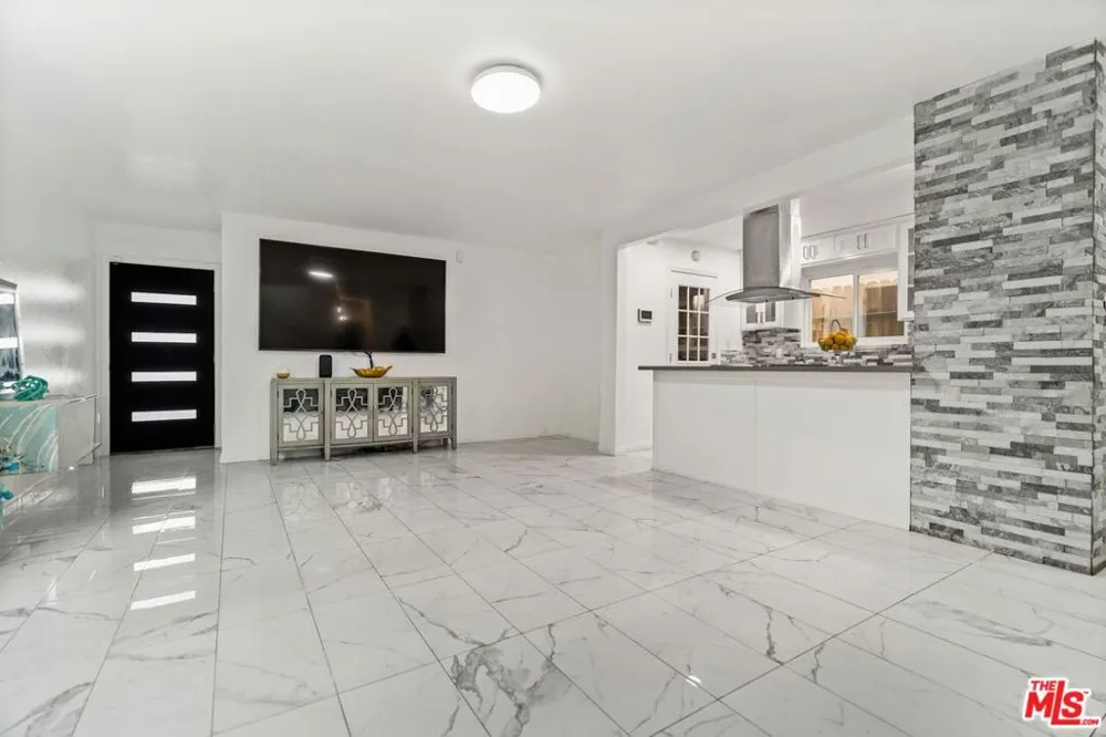 9935 Zitto Lane Los Angeles, CA 91042