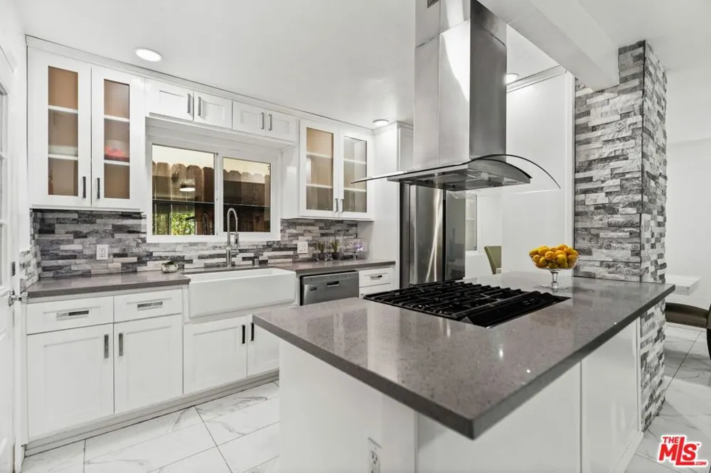 9935 Zitto Lane Los Angeles, CA 91042