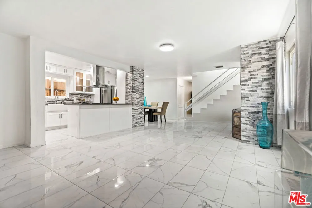9935 Zitto Lane Los Angeles, CA 91042
