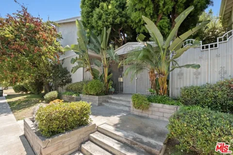 2112 Warfield Avenue #9