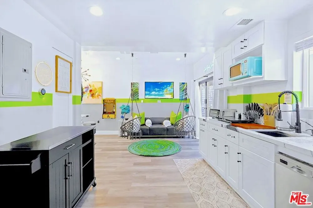 5853 Vineland Avenue #C Los Angeles, CA 91601