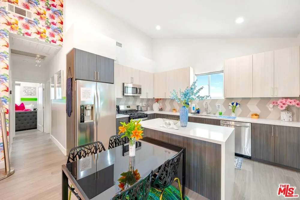 5853 Vineland Avenue #C Los Angeles, CA 91601