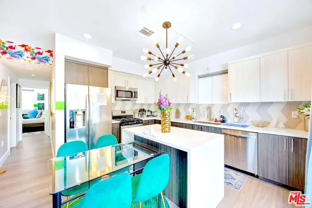 5853 Vineland Avenue #C Los Angeles, CA 91601