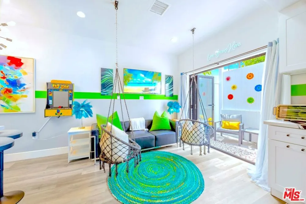 5853 Vineland Avenue #C Los Angeles, CA 91601