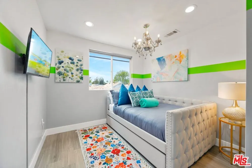 5853 Vineland Avenue #C Los Angeles, CA 91601