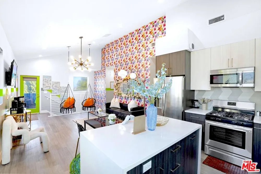 5853 Vineland Avenue #C Los Angeles, CA 91601