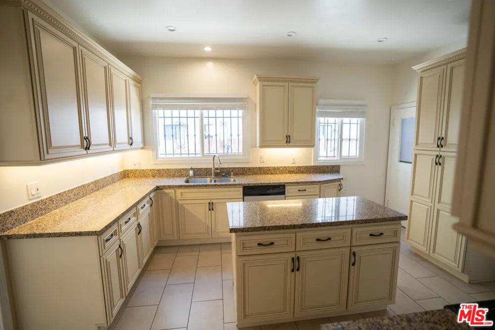 1210 S La Jolla Avenue Los Angeles, CA 90035