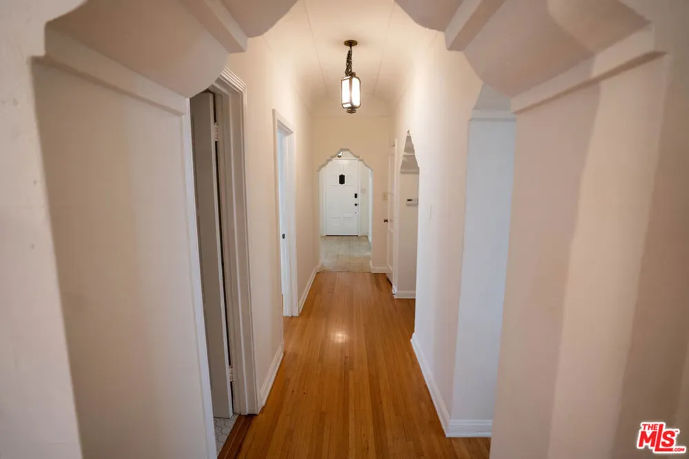 1210 S La Jolla Avenue Los Angeles, CA 90035