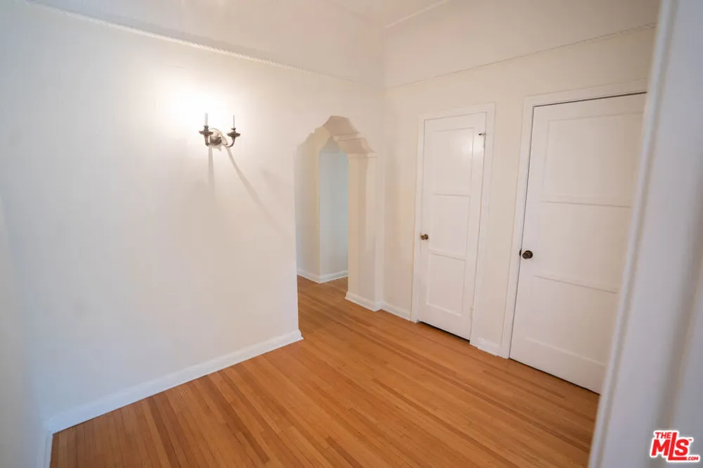 1210 S La Jolla Avenue Los Angeles, CA 90035