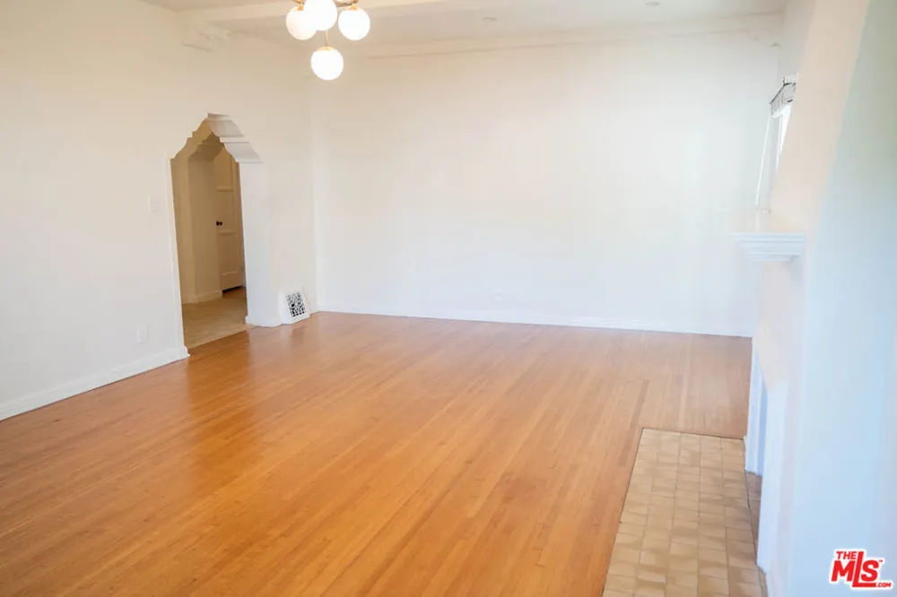 1210 S La Jolla Avenue Los Angeles, CA 90035