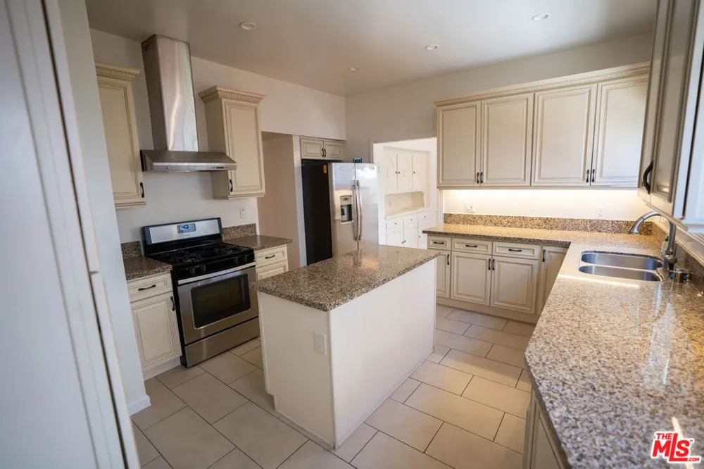 1210 S La Jolla Avenue Los Angeles, CA 90035