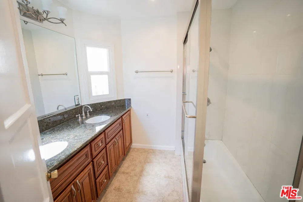 1210 S La Jolla Avenue Los Angeles, CA 90035