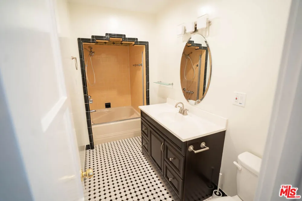 1210 S La Jolla Avenue Los Angeles, CA 90035