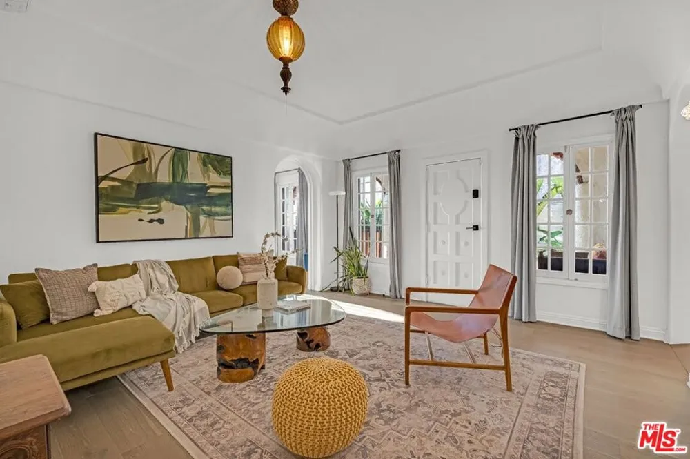 1915 Ocean Front Walk Venice, CA 90291