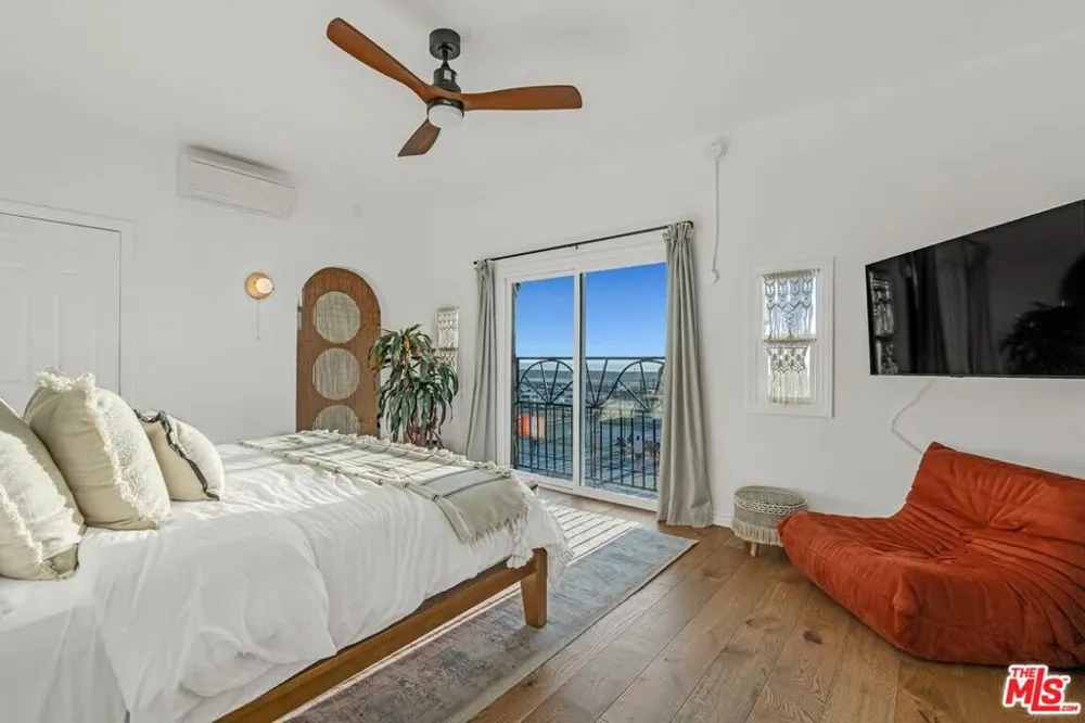 1915 Ocean Front Walk Venice, CA 90291