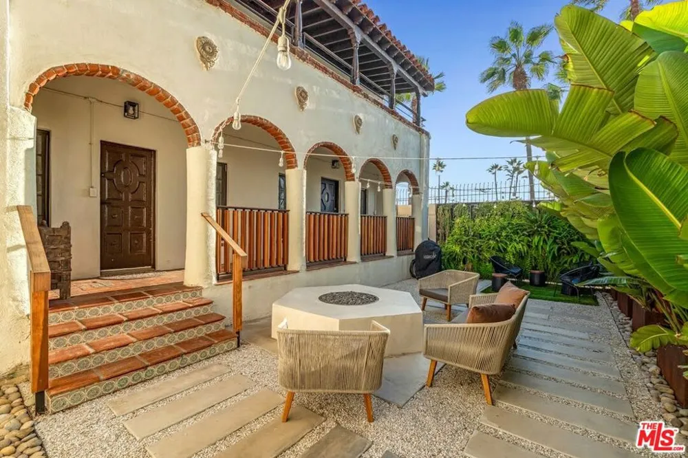 1915 Ocean Front Walk Venice, CA 90291