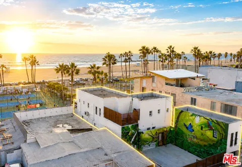 1915 Ocean Front Walk