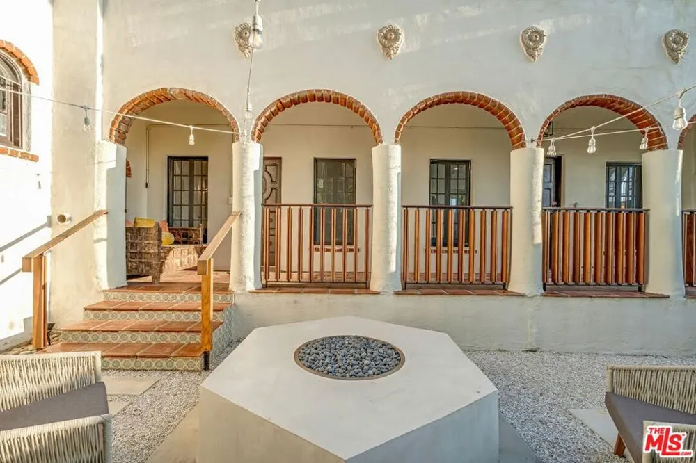 1915 Ocean Front Walk Venice, CA 90291