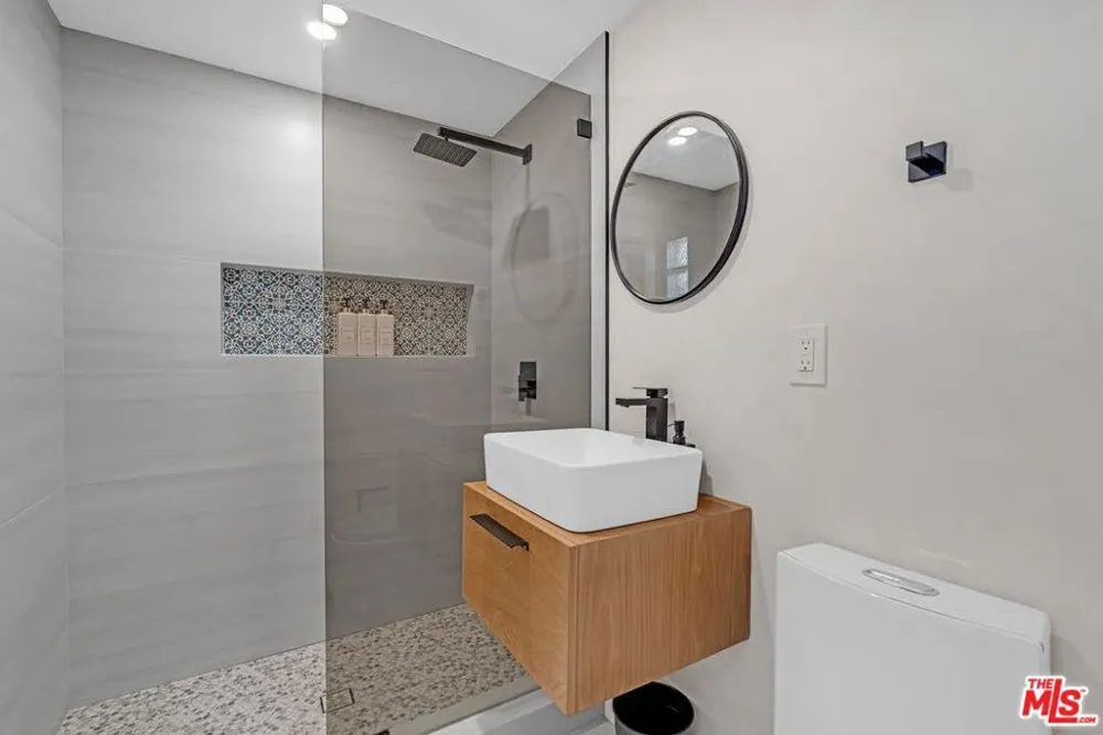 1915 Ocean Front Walk Venice, CA 90291
