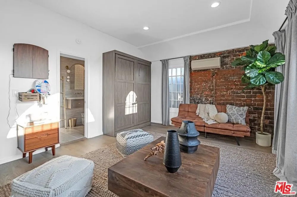 1915 Ocean Front Walk Venice, CA 90291