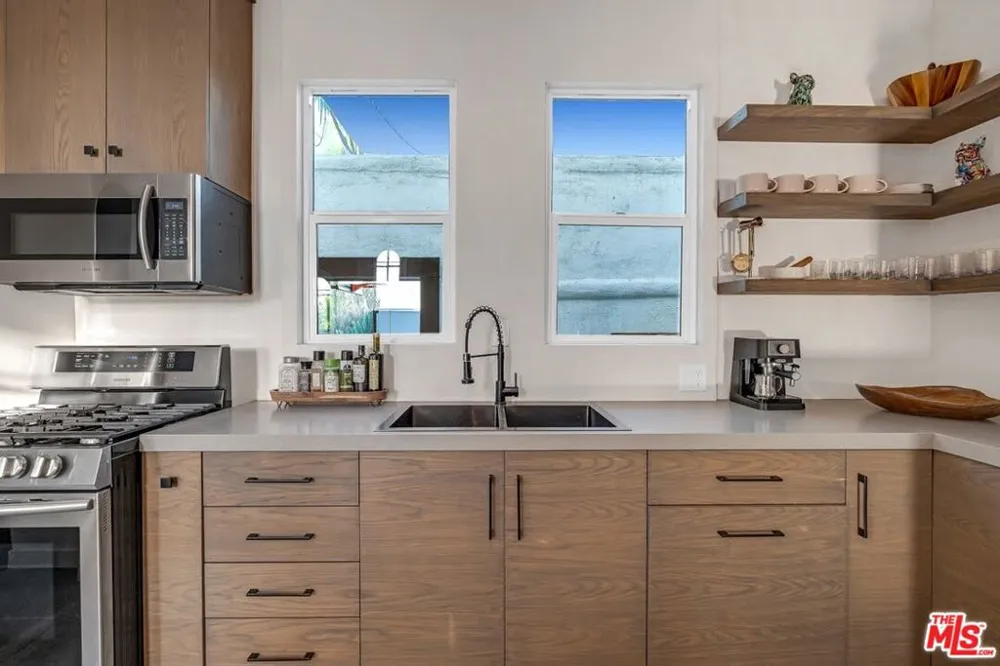 1915 Ocean Front Walk Venice, CA 90291