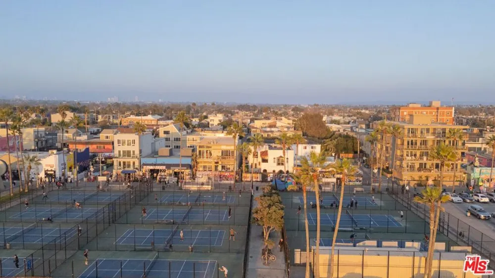 1915 Ocean Front Walk Venice, CA 90291