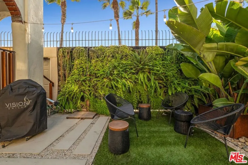 1915 Ocean Front Walk Venice, CA 90291