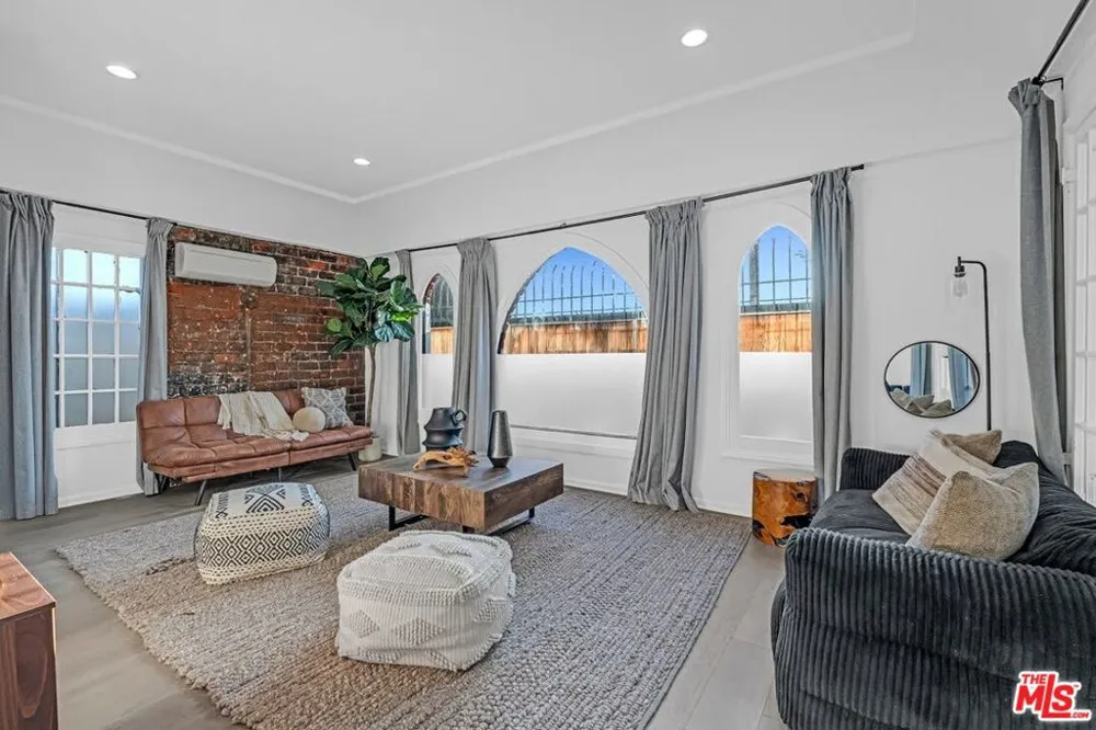 1915 Ocean Front Walk Venice, CA 90291