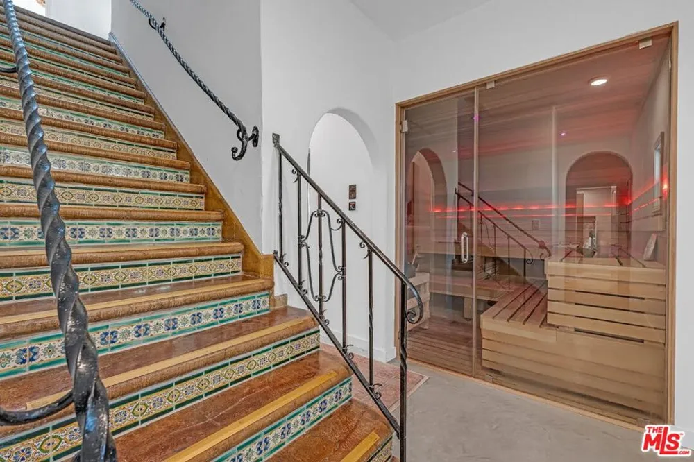 1915 Ocean Front Walk Venice, CA 90291