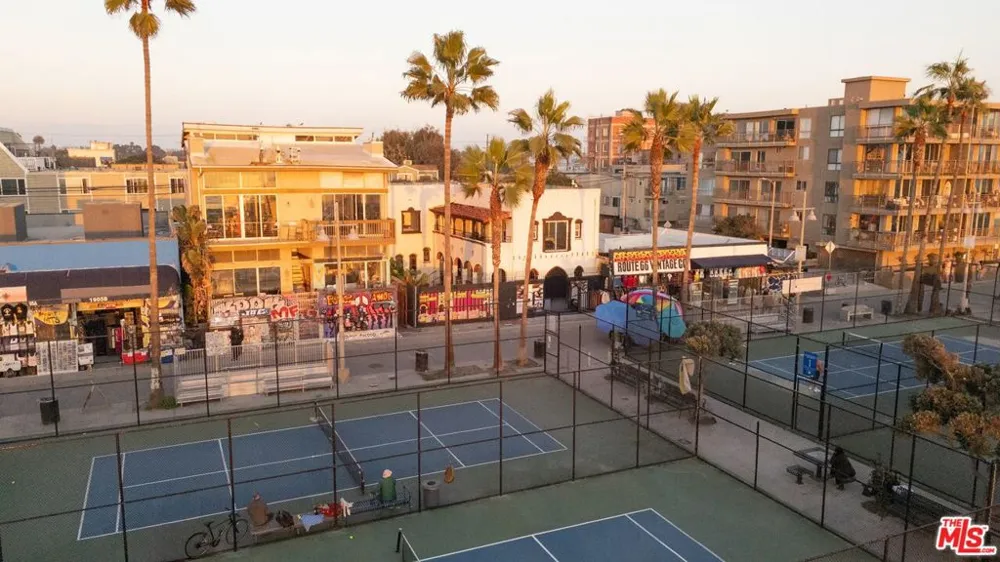 1915 Ocean Front Walk Venice, CA 90291