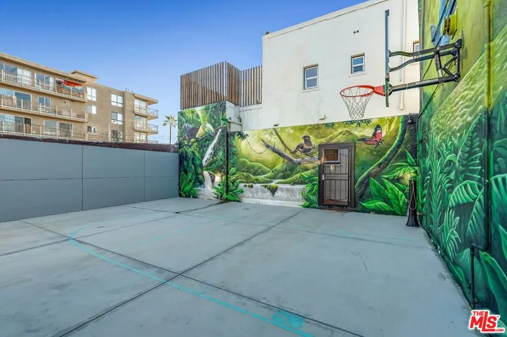 1915 Ocean Front Walk Venice, CA 90291