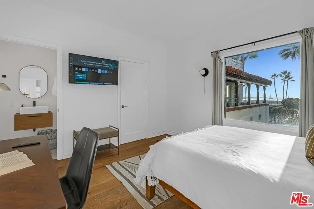 1915 Ocean Front Walk Venice, CA 90291