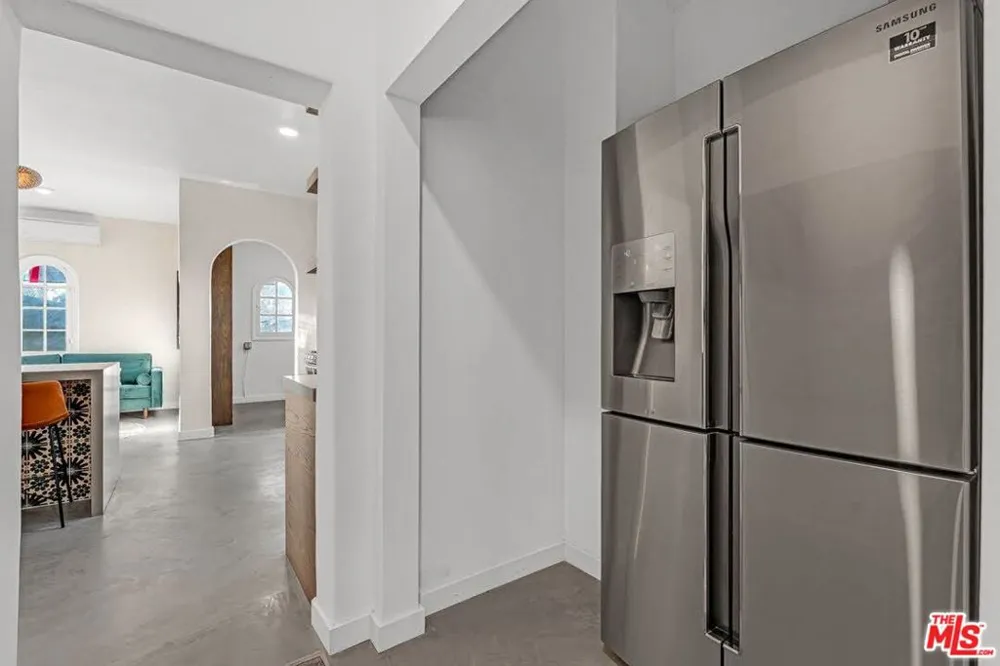 1915 Ocean Front Walk Venice, CA 90291
