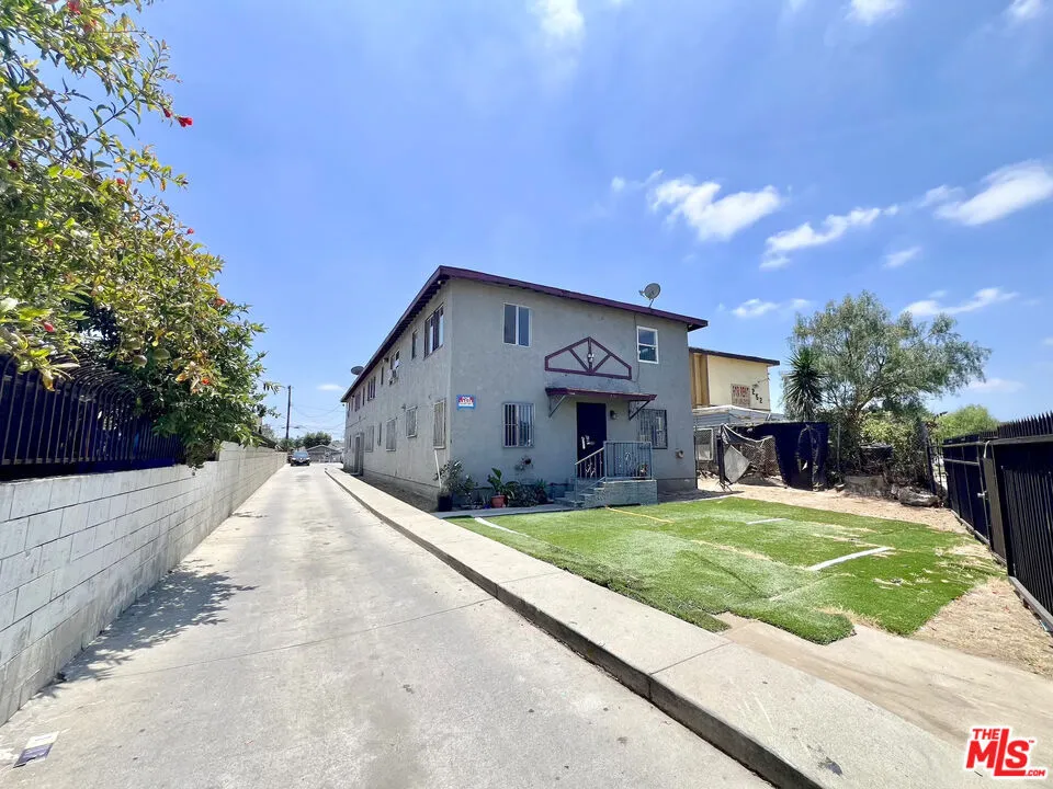 254 E Lanzit Avenue #5 Los Angeles, CA 90061