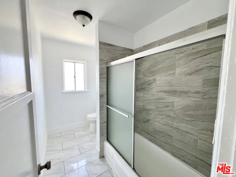 254 E Lanzit Avenue #5 Los Angeles, CA 90061