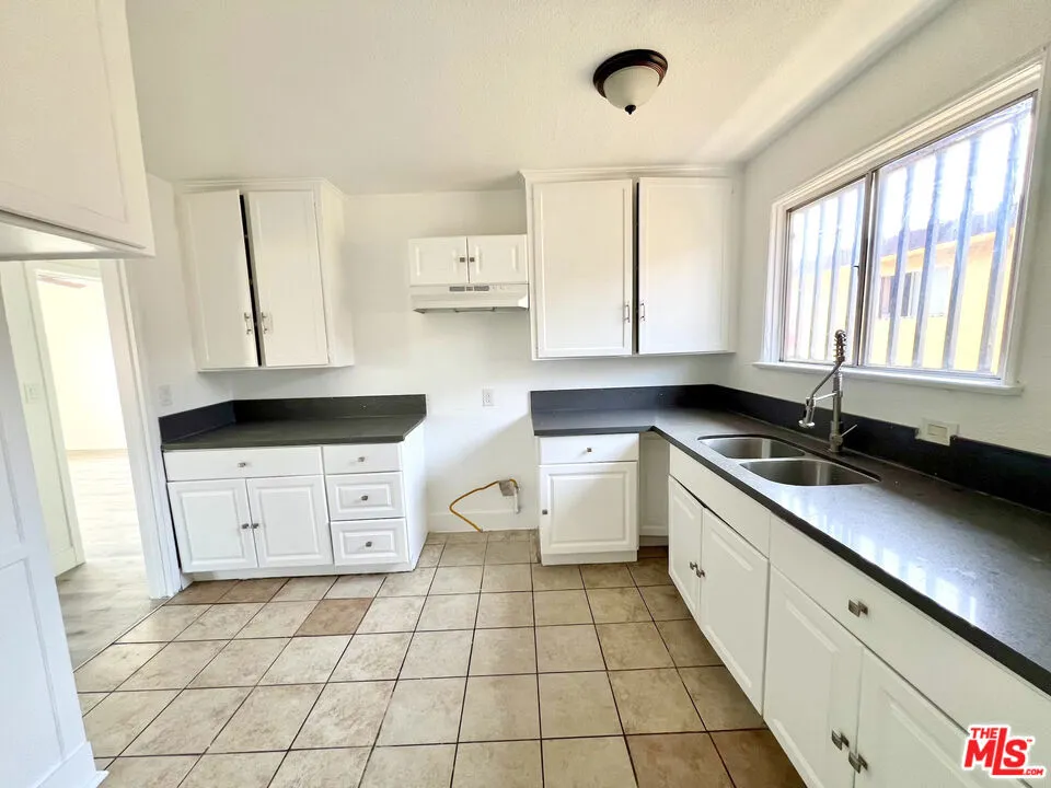254 E Lanzit Avenue #5 Los Angeles, CA 90061