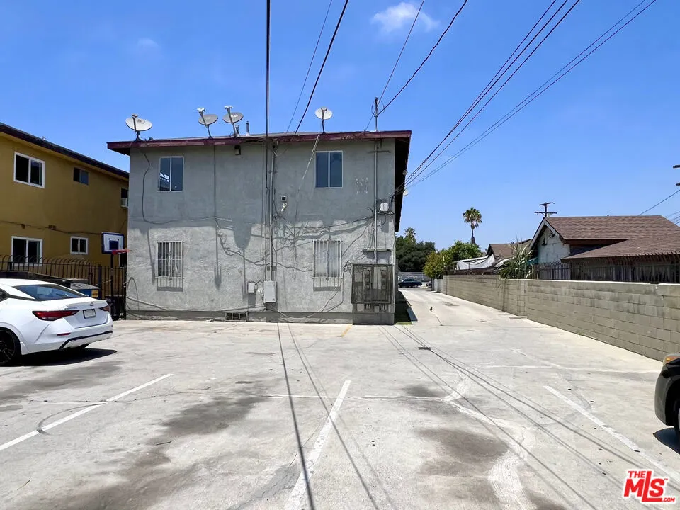254 E Lanzit Avenue #5 Los Angeles, CA 90061