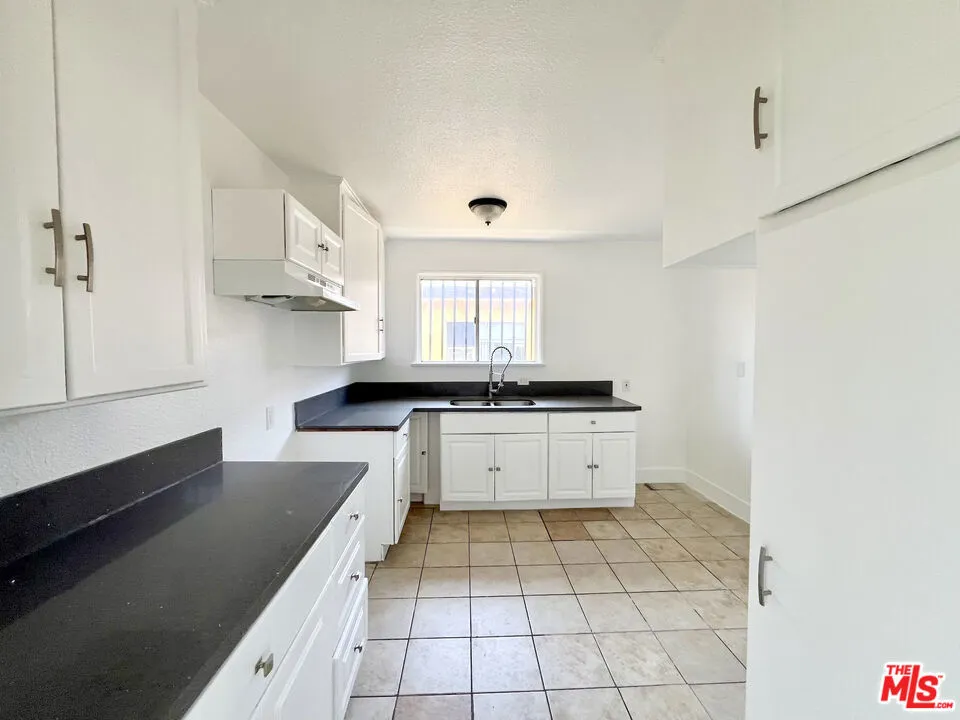 254 E Lanzit Avenue #5 Los Angeles, CA 90061