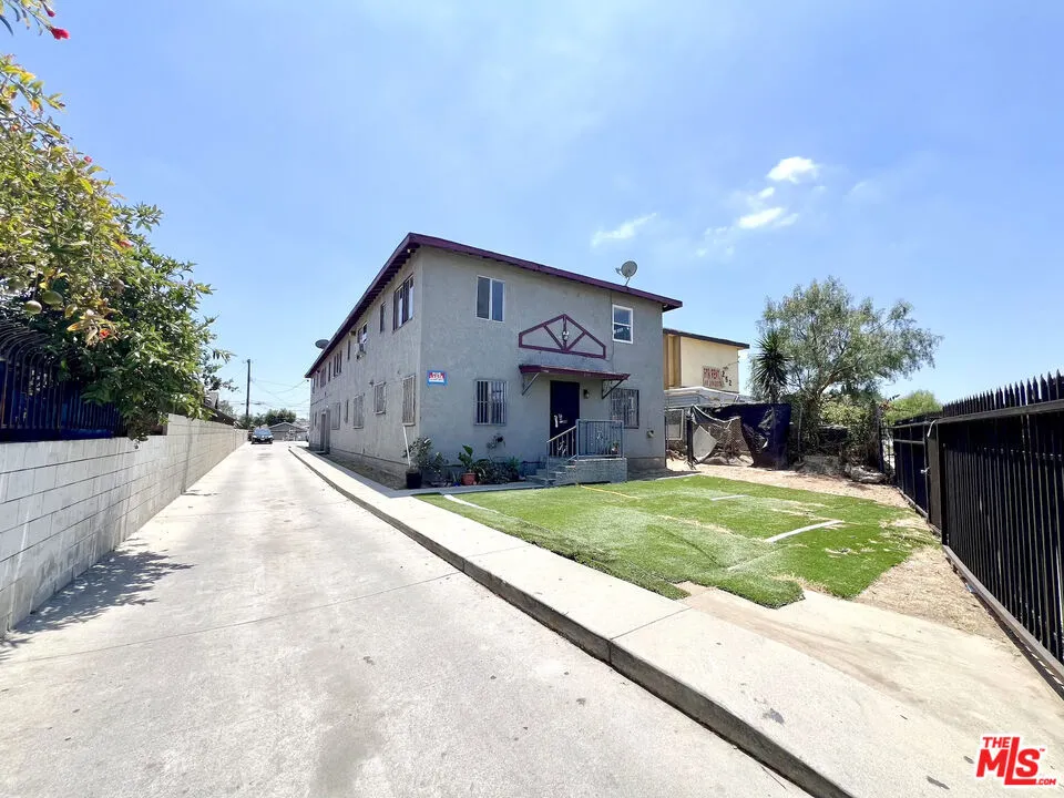 254 E Lanzit Avenue #5 Los Angeles, CA 90061
