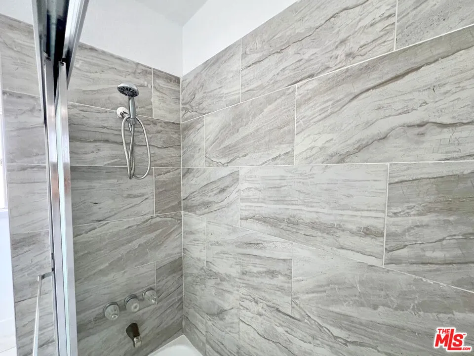 254 E Lanzit Avenue #5 Los Angeles, CA 90061