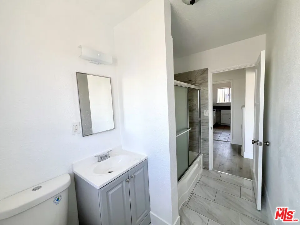 254 E Lanzit Avenue #5 Los Angeles, CA 90061