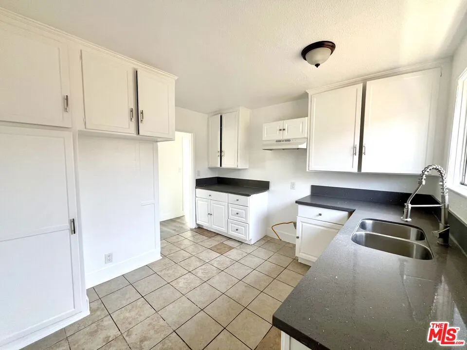 254 E Lanzit Avenue #5 Los Angeles, CA 90061