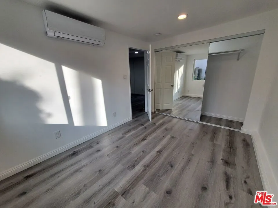 20003 Arminta Street Winnetka, CA 91306