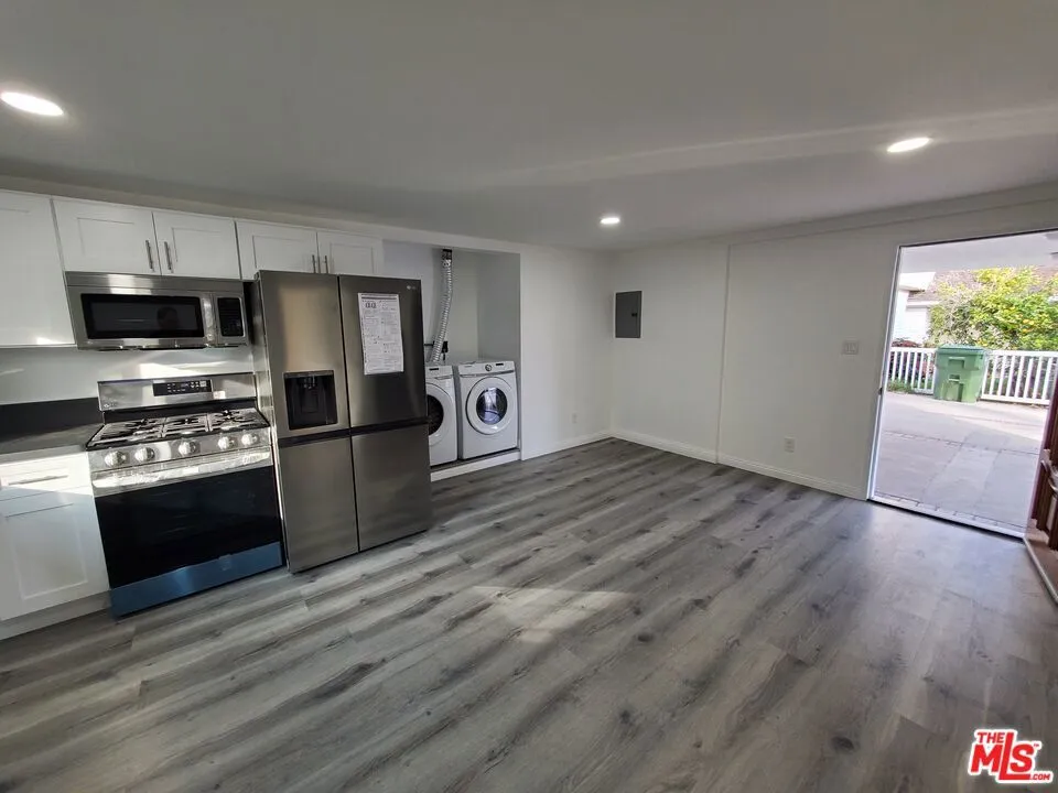 20003 Arminta Street Winnetka, CA 91306