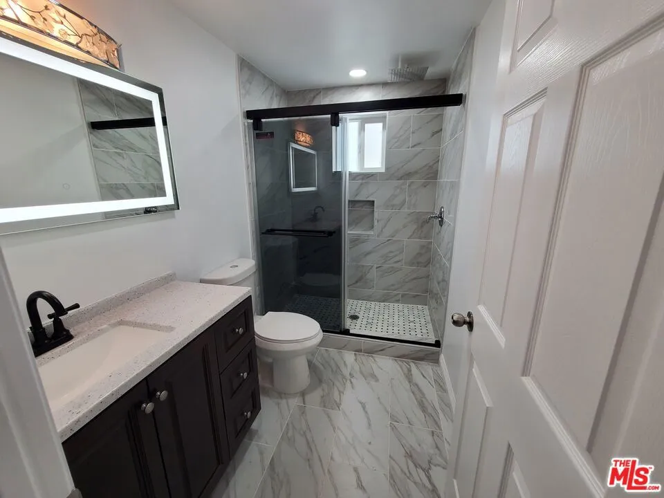20003 Arminta Street Winnetka, CA 91306