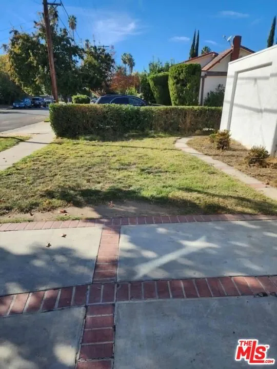 20003 Arminta Street Winnetka, CA 91306