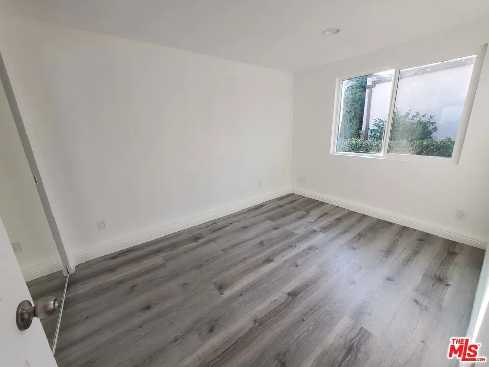 20003 Arminta Street Winnetka, CA 91306